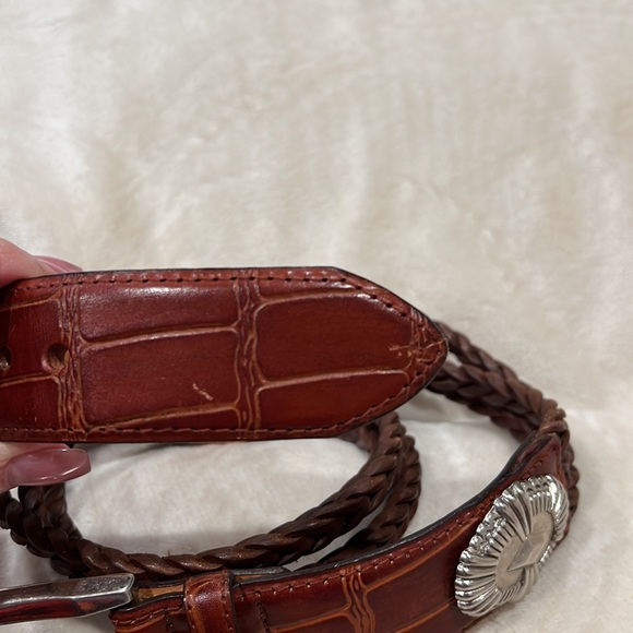 Women’s Saddle Brown Leather with Conchos Belt EUC - Picture 10 of 10